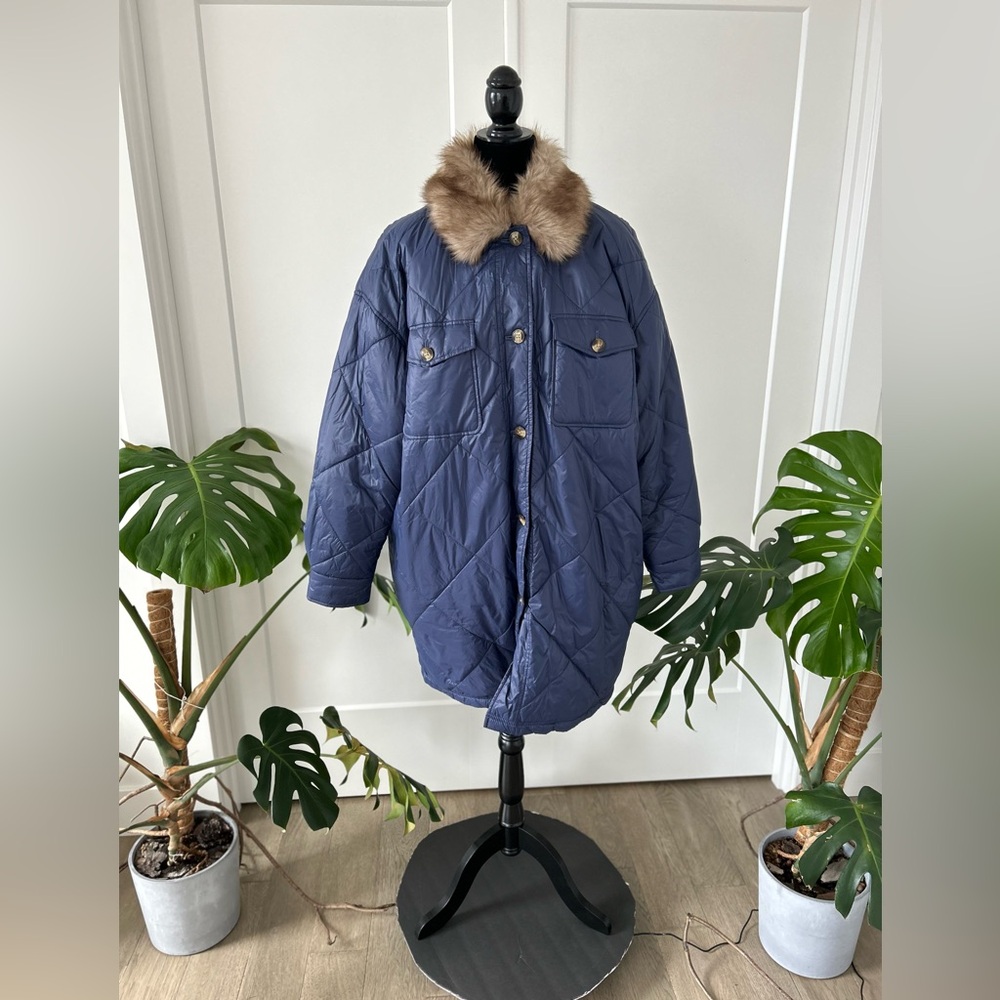 Aerie Winter Jacket Coat size Large quilted style faux fur collar